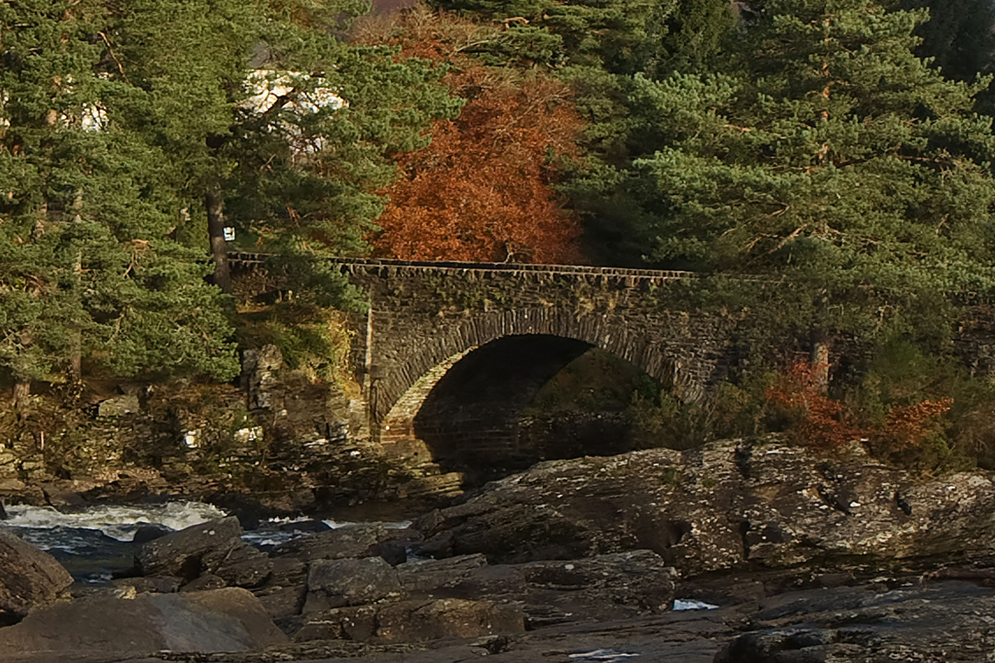 Brücke über den Dochart-Wasserfällen, Killin